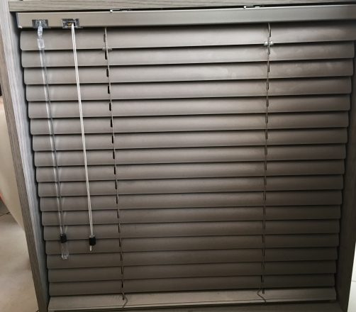 A perfectly installed 25/35mm aluminium venetian blind